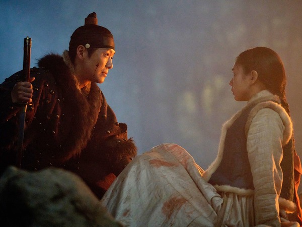 『恋人』主演ふたりが韓国メデイアに語っていた「互いへの印象と信頼感」