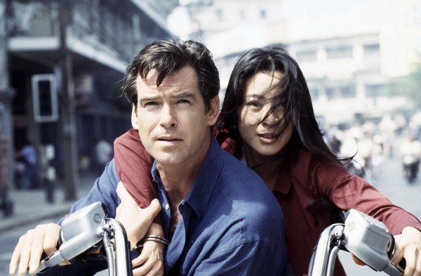 『007 トゥモロー・ネバー・ダイ』©APOLLO
