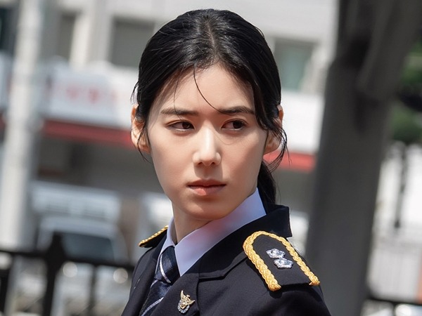 『財閥×刑事』アン・ボヒョンの新たな相棒、女優チョン・ウンチェの“麗しい制服姿”をキャッチ！