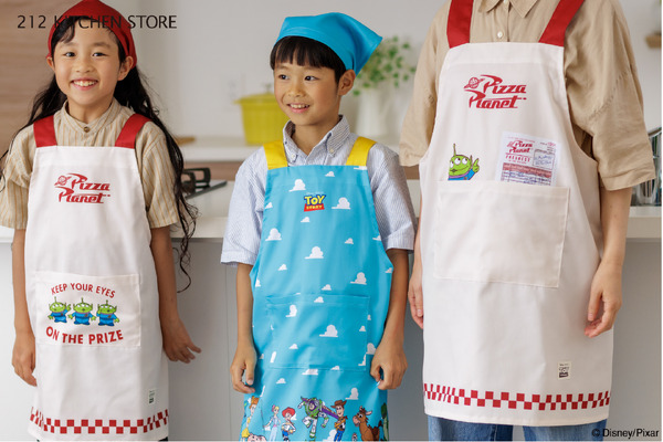 子供用エプロン 各￥3,960 / エプロン ￥4,400