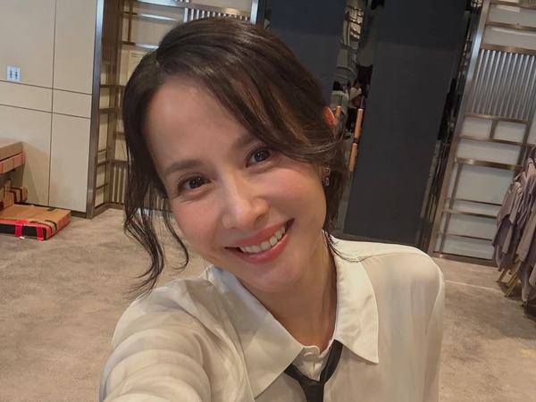“可愛すぎる45歳” チョ・ヨジョン、プロモ中に見せた“圧巻ビジュアル”に絶賛の嵐！【PHOTO】