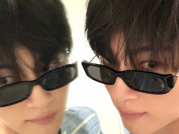 いたずらっぽさ全開！俳優ビョン・ウソク、サングラスからのぞく“無邪気な表情”が可愛すぎるっ【PHOTO】