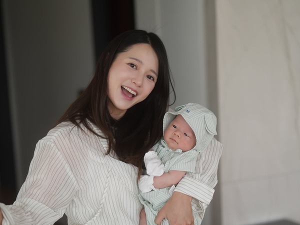 『太陽を抱く月』女優ナム・ボラ、愛息にメロメロ！緊急帝王切開での出産から1カ月の近況【PHOTO】
