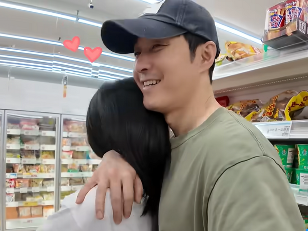 18歳年下の日本人女性と結婚した俳優シム・ヒョンタク、久しぶりの2人きりにラブラブ全開！「恋愛時代に戻った気分」