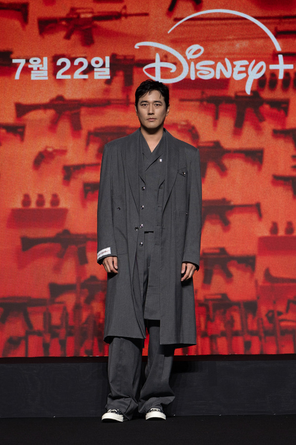 「殺し屋たちの店 2」© 2026 Disney and its related entities