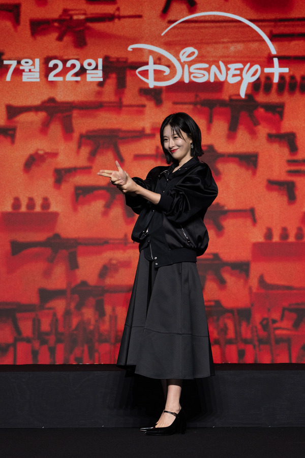 「殺し屋たちの店 2」© 2026 Disney and its related entities
