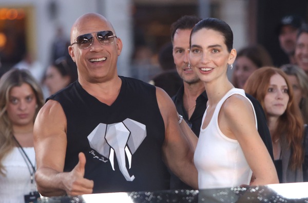 ヴィン・ディーゼル、メドウ・ウォーカー写真：REX/アフロ