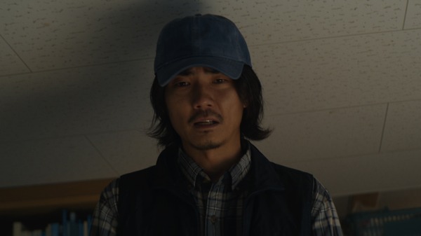 『見えない娘 THE INVISIBLES』生まれつき透明人間である三女・ひかり（鈴木凜子）と会話する学