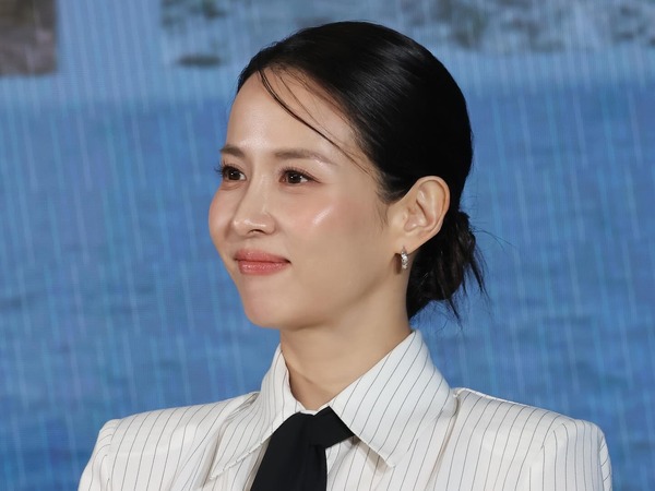 「このビジュは反則！」女優チョ・ヨジョン、“輝くうるツヤ美肌”に感嘆の声殺到！【写真】