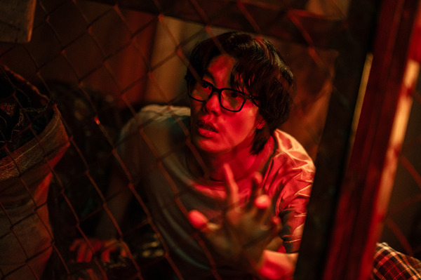 Netflixシリーズ「なりすましの鼠」 COMING SOON