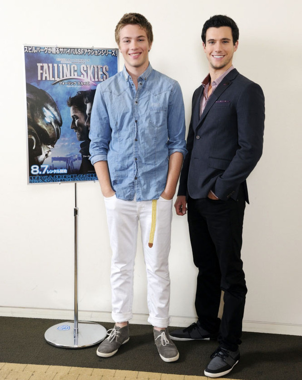 ドリュー・ロイ＆コナー・ジェサップ／海外ドラマ「フォーリング・スカイズ」