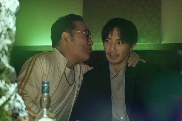 『藁にもすがる獣たち』©曽根圭介／講談社　©2026「藁にもすがる獣たち」製作委員会
