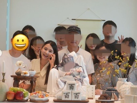 “大家族スケール”がすごい！ナム・ボラ、息子の100日祝いに約20人集合