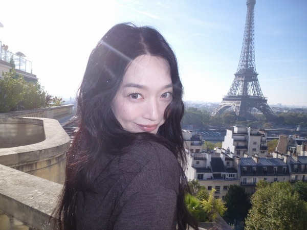 「パリでも輝く美貌」結婚を経て美しさが増した、女優シン・ミナの“幸せオーラ”がまぶしすぎる【写真】