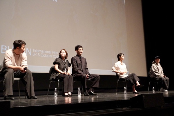 ソン・ソック、永山瑛太、キム・シンロク、ハン・ジュニ監督「プルンギル －青の道－」第31回釜山国際映画祭／photo：Ayako Ishizu