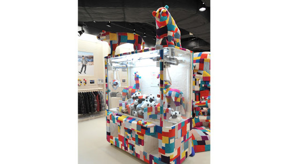 5,000円以上の商品購入者には、フリースUFOキャッチャーで、フリースグッズ（限定1,000個。なくなり次第終了）をゲットするチャレンジできる。