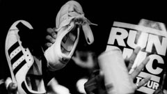 『JUST FOR KICKS』