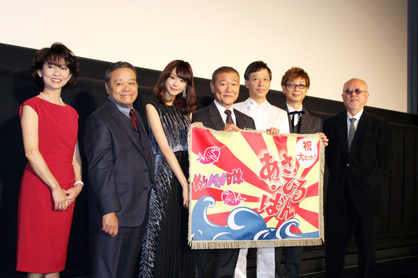 桐谷美玲＆國村隼＆板尾創路＆山寺宏一＆斉藤慶子＆西田敏行／『あさひるばん』初日舞台挨拶