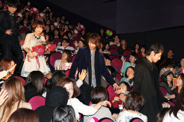 『カノジョは嘘を愛しすぎてる』初日舞台挨拶