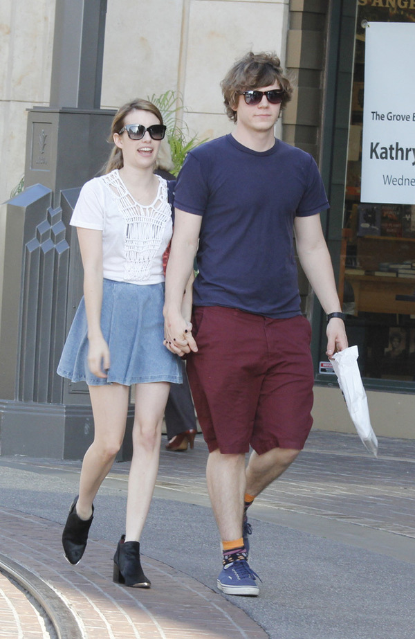 エマ・ロバーツ＆エヴァン・ピーターズ