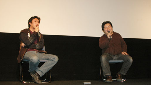 『THEM』トークショーにて（左から）山口雄大監督、井口昇監督