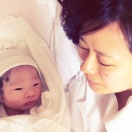 生まれたばかりの息子と妻。僕の大切な家族。