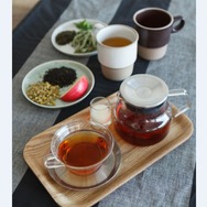 TEASTANDオリジナルのブレンドティーは、茶葉にハーブや果実をブレンドした紅茶を用意していて、気分や時間帯に合わせて提案してくれる。