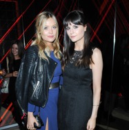 Laura Whitmore and Lilah Parsons　フォトクレジット：RICHARD YOUNG