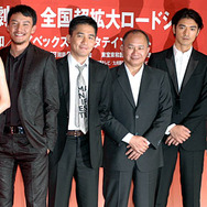 『レッドクリフ』来日会見（左から）リン・チーリン、チャン・チェン、トニー・レオン、ジョン・ウー監督、金城武、中村獅童