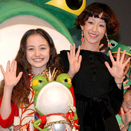 『パコと魔法の絵本』試写会に登場したアヤカ・ウィルソンと木村カエラ。