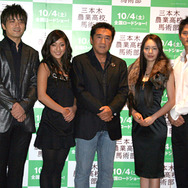 『三本木農業高校、馬術部』試写会にて（左より）STGM・松本秀人、押尾コータロー、長渕文音、松方弘樹、西原亜希、奥村知史、森田彩華