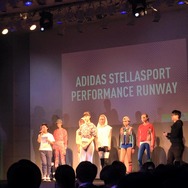 adidas 『StellaSport Performance Runway』の様子。