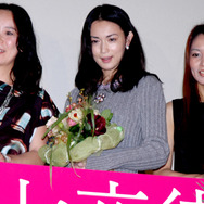 『七夜待』初日舞台挨拶。（左から）河瀬直美監督、長谷川京子、脚本の狗飼恭子。