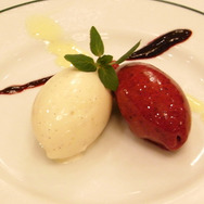 「オーバカナル」特製 “赤”と“白”のアイスクリーム