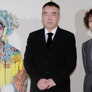 『花の生涯〜梅蘭芳〜』来日記者会見。（左から）ユィ・シャオチュン、チェン・カイコー監督、安藤政信