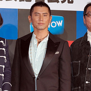 WOWOW番組発表記者会見。（左から）菊地凛子、本木雅弘、滝田洋二郎