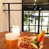 日本クラフトビール「東京ブロンド」を樽生で味わえるビアガーデン／表参道の「ニールズヤード グリーンスクエア」