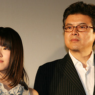 『ヘブンズ・ドア』初日舞台挨拶にて　福田麻由子（左）、三浦友和（右）