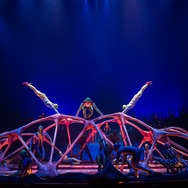 「バー（カラペース）」　　Photo: Matt Beard Costumes: Kym Barrett &copy; 2014 Cirque du Soleil