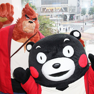 渋谷スクランブル交差点の熊徹＆くまモン／『バケモノの子』公開直前イベント