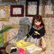 「LiccA CAFE」店内に展示されているリカちゃん人形