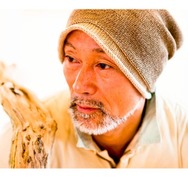 横浜赤レンガ倉庫「RED BRICK RESORT 2015（レッド ブリック リゾート2015）」にてワークショップの講師を務めるツリーハウスクリエイター小林崇さん。