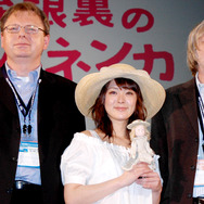 『屋根裏のポムネンカ』ジャパン・プレミア。（左から）プロデューサーのミロスラフ・シュミトマイエル、貫地谷しほり、イジー・バルタ監督