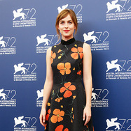 第72回「ヴェネチア国際映画祭」レッドカーペット・ファッション／ダコタ・ジョンソン -(C) Getty Images