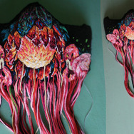 マスクやラケットに愛らしい刺繍。写真家でありデザイナー、VJの顔も持つアフリカ人女性アーティスト