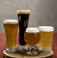 ごみを出さないという考え方を示すゼロ・ウェイストの理念を宿した徳島県上勝町で作られるオリジナルのクラフトビール4種を始めとした国内外のゲストビールの数々を提供