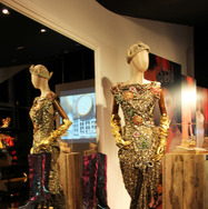 クリスタルとビーズの刺繍が施された13SSのイブニングドレス