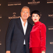 ザ・マッカランのパーティーに出席したマリオス・テスティーノと菊池凛子