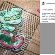 クリス・ヘムズワースが愛娘のバースデー・ケーキ作り-(C)Instagram