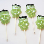 「Frankenstein shaped lollipops」490円+税